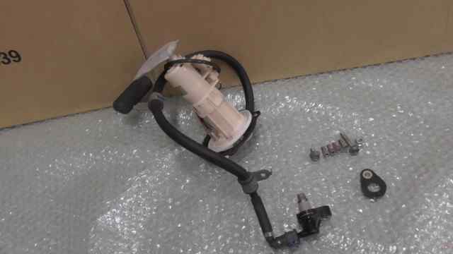 バイクパーツ　マジェスティS　SG28J-040xxx　の　燃料ポンプ *1646358714　【中古】【送料込】