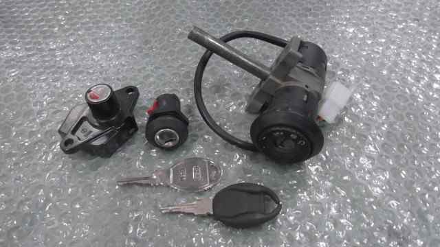 バイクパーツ　スポーツシティ200　ZD4VBA0035S001xxx　の　キーセット *1651108268　【中古】【送料込】｜バイクCITY