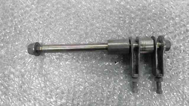 バイクパーツYBR125LBPPCJLA6A0042xxxのリアアクスルシャフト*1653022565【中古】【送料込】