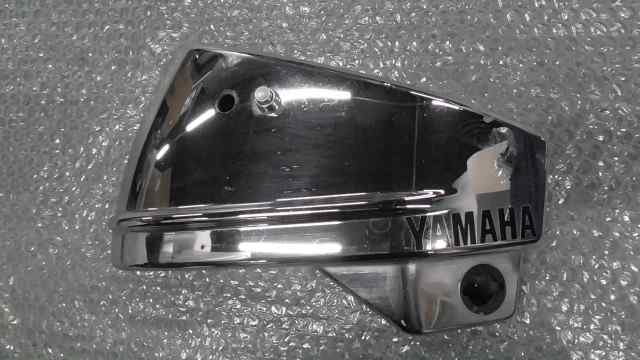 バイクパーツ　ドラッグスター400　4TR-098xxx　の　サイドカバー　左 *1653444384　【中古】【送料込】