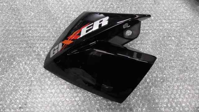 バイクパーツ　ジグサー150　NG4BG-101xxx　の　サイドカウル　左　傷 *1656551061　【中古】【送料込】