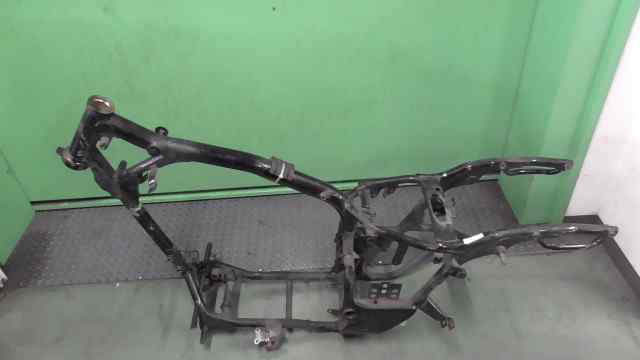 バイクパーツ　イントルーダー250LC　VJ51A-101xxx　の　フレーム　書類付 *1657074300　【中古】【送料込】