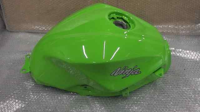 バイクパーツ　ニンジャ Ninja 250　EX250L-A40xxx　の　タンク *1657762787　【中古】【送料込】