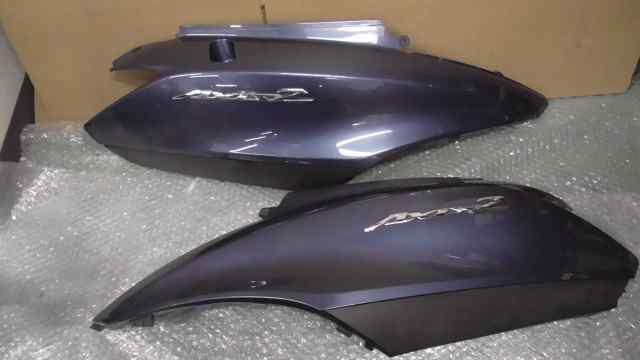 バイクパーツ　アクシスZ　SED7J-003xxx　の　ボディカバー　左右　傷 *1658285104　【中古】【送料込】