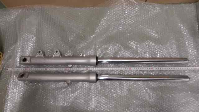 バイクパーツ　エンタイサー125　03B5US-042xxx　の　フロントサスペンション *1660106562　【中古】【送料込】 17,666円