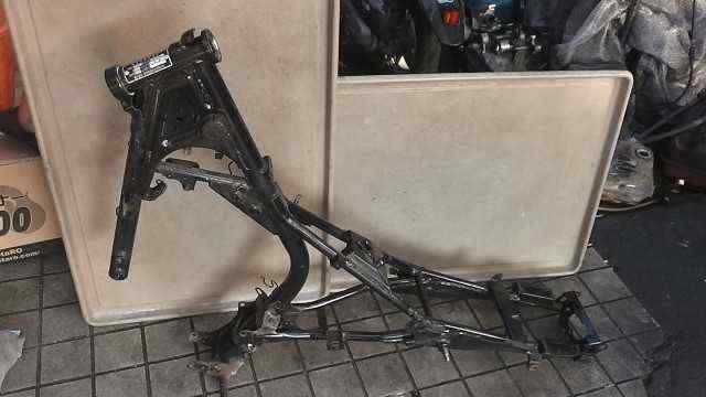 バイクパーツ　YBR125K　LBPPCJLH3B00053xxx　の　フレーム *1516064579　【中古】【送料込】｜バイクCITY 8,193円