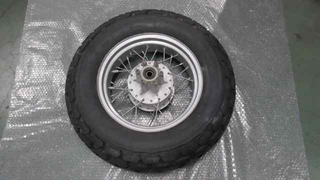 バイクパーツ　TW225　DG09J-009xxx　の　リアホイール タイヤ *1667264441　【中古】【送料込】