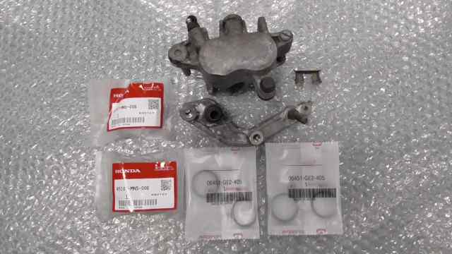 バイクパーツ　V-TWIN マグナ　MC29-1022xxx　の　キャリパー *1667265435　【中古】【送料込】