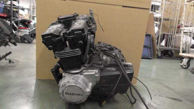 バイクパーツ　GSX400FW　GK71A-106xxx　の　エンジン *1669249958　【中古】【送料込】