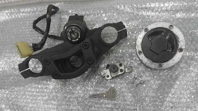 バイクパーツ　Ninja 400R　ER400B-A04xxx　の　キーセット *1671066647　【中古】【送料込】