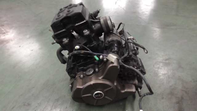 バイクパーツ　パルサー200NS　MD2A36FZ8ECA72xxx　の　エンジン *1671782200　【中古】【送料込】