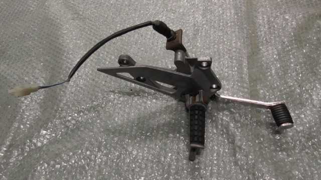 バイクパーツ ZZR250 EX250H-027xxx の ステップ右 ブレーキペダル *1673917939 【中古】【送料込】|バイクCITY