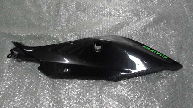 バイクパーツ Ninja 400 EX400G の シートカウル 左 *1674002867 【中古】【送料込】