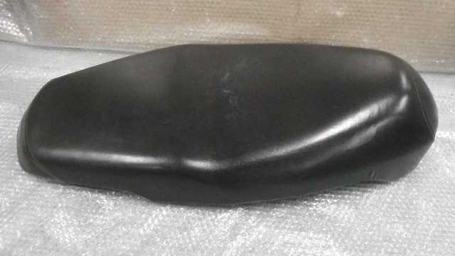 バイクパーツ　クリック110　ME4JF762BJ7025xxx　の　シート　 *1674004470　【中古】【送料込】