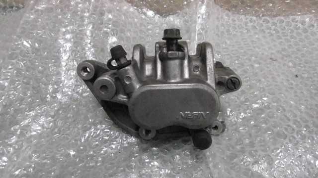 バイクパーツ　CB750　RC42-1300xxx　の　キャリパー 左 *1675386332　【中古】【送料込】