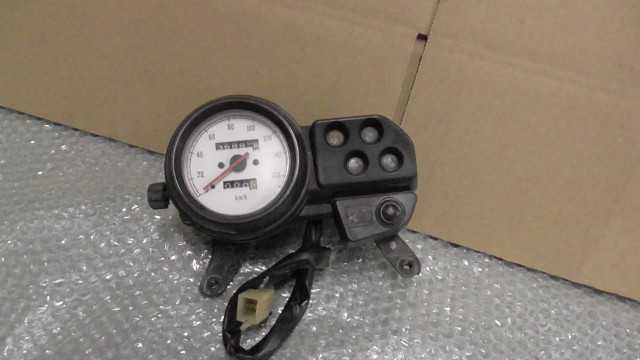 バイクパーツ　VTR250　MC33-1011xxx　の　メーター *1676601625　【中古】【送料込】