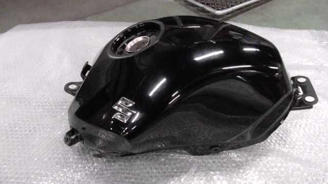 バイクパーツ　GSR250　LC6GJ55D001113xxx　の　燃料　タンク *1677027035　【中古】【送料込】
