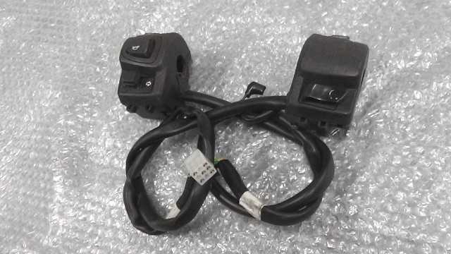 バイクパーツ　PCX　NC125D-0032xxx　の　ハンドル　スイッチ　JF28 *1677557227　【中古】【送料込】
