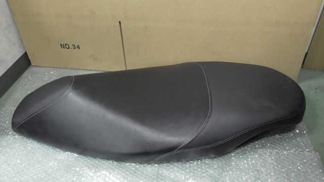 バイクパーツ　N-MAX125　SED6J-012xxx　の　シート　傷 *1677640868　【中古】【送料込】