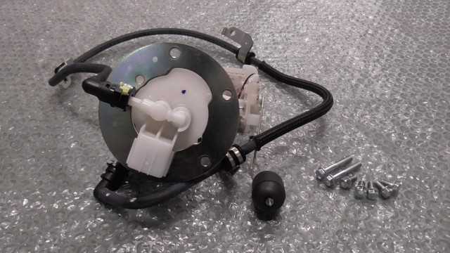 バイクパーツ　アドレス 110 4ST　CE47A-159xxx　の　燃料ポンプ *1679040059　【中古】【送料込】