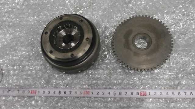 バイクパーツ　カブ50 プロ　AA04-3017xxx　の　スタータークラッチ *1679535501　【中古】【送料込】