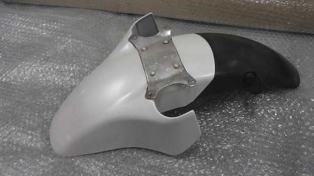 バイクパーツ　FZR250　2KR-115　の　フロントフェンダー　傷 *1680137536　【中古】【送料込】