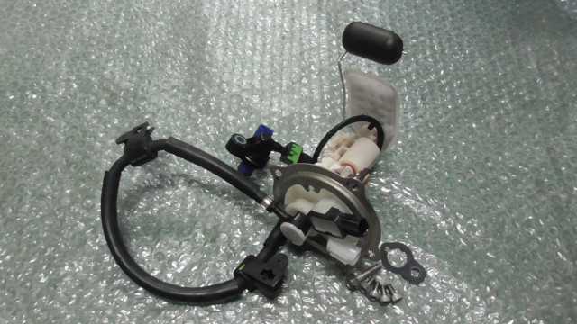 バイクパーツ　アクシスZ　SED7J-011xxx　の　燃料ポンプ *1680570057　【中古】【送料込】