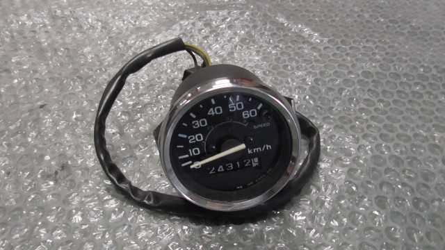 バイクパーツ　マグナ50　AC13-100xxx　の　メーター *1681176871　【中古】【送料込】