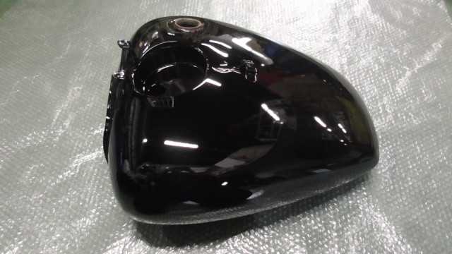 バイクパーツ　ドラッグスター400　4TR-098xxx　の　燃料タンク *1681431651　【中古】【送料込】