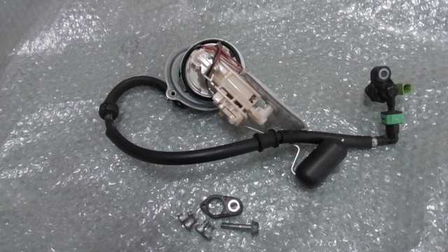 バイクパーツ　N-MAX125　SE86J-002xxx　の フューエルポンプ *1682054057　【中古】【送料込】