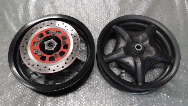 バイクパーツ　シグナス-X　LPRSE29205A402xxx　の　ホイールセット *1682580540　【中古】【送料込】｜バイクCITY