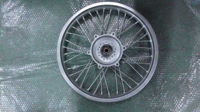 バイクパーツ　GB250 クラブマン　MC10-1200xxx　の　フロントホイール *1683851156　【中古】【送料込】