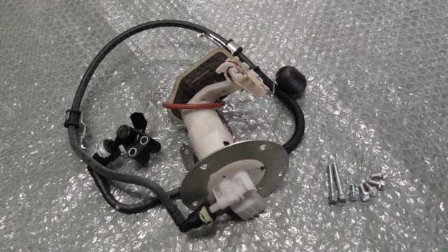 バイクパーツ　アドレス 110 4ST　CE47A-140xxx　の　燃料ポンプ *1684387703　【中古】【送料込】