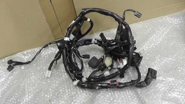 バイクパーツ　CBF125R　LALPJJN57L3252xxx　の　メインハーネス *1687914220　【中古】【送料込】