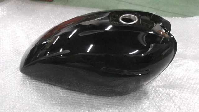 バイクパーツ　Z400LTD　400　KZ400H-018xxx 　の タンク　錆 *1688017330　【中古】【送料込】
