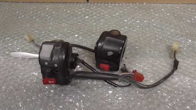 バイクパーツ　ジョグZII　SA04J-014xxx　の　ハンドルスイッチ　左右 *1688091444　【中古】【送料込】