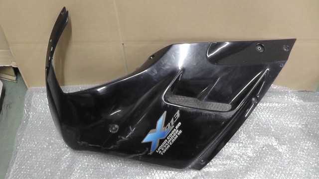 バイクパーツ　GSX250F　アクロス　GJ75A　の　フロントサイドカバー 左 *1689127339　【中古】【送料込】