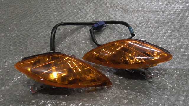 バイクパーツ　アクシストリート　SE53J-113xxx　の　フロントウインカー *1689912325　【中古】【送料込】
