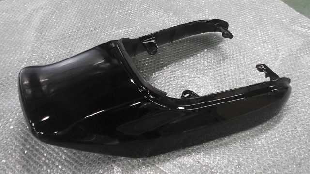 バイクパーツ　CB400 SUPER FOUR　NC31-1011xxx　の　シートカウル　爪折れ　 *1690267495　【中古】【送料込】