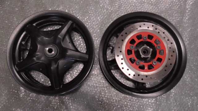 バイクパーツ　シグナス-X SR　LPRSE29105A304xxx　の　ホイールセット *1691543623　【中古】【送料込】｜バイクCITY