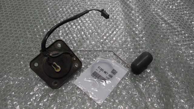 バイクパーツ　CB400SF HYPER VTEC　NC39　の　燃料センサー *1693277656　【中古】【送料込】