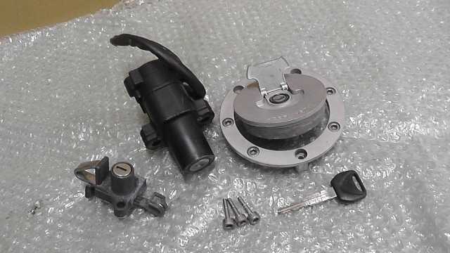 バイクパーツ　VTR250 FI　MC33-1400xxx　の　キーセット　少コツ *1694484641　【中古】【送料込】