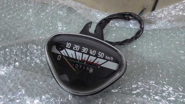 バイクパーツ　シャリー 6V　CF50-3111xxx　の　メーター *1695707910　【中古】【送料込】