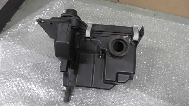 バイクパーツ　ジャイロキャノピー　TA03 の　エアークリーナーボックス *1696389947　【中古】【送料込】