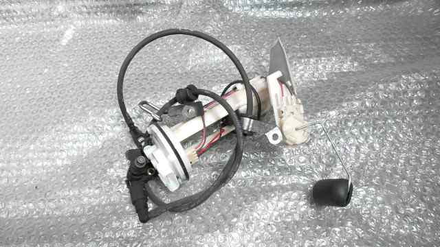 バイクパーツ　ベンリィ　AA03-1006xxx　の　ヒューエルポンプ *1559617737　【中古】【送料込】