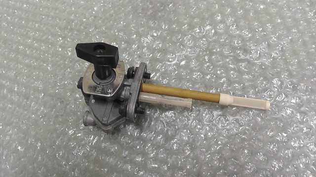 バイクパーツ　ドラッグスター250　VG05J-005xxx　の　ガソリンコック *1698199099　【中古】【送料込】