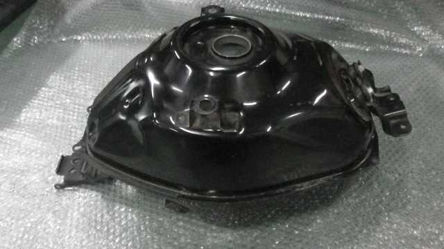 バイクパーツ　YZF-R3　RH07J-003xxx　の タンク　 *1687397305　【中古】【送料込】