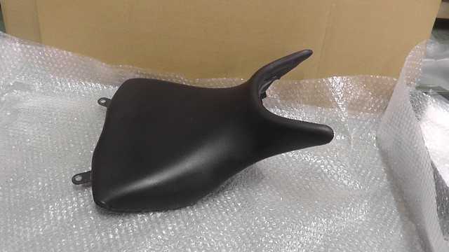 バイクパーツ　YZF-R25 ABS　RG43J-004xxx　の　シート *1698898611　【中古】【送料込】