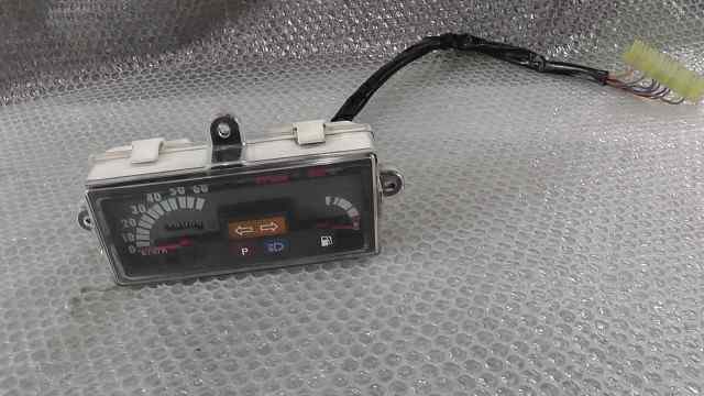 バイクパーツ　ジャイロX　TD01-1600xxx　の　メーター *1564625176　【中古】【送料込】