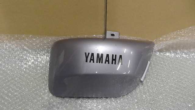 バイクパーツ　ビラーゴ400　2NT-053xxx　の　サイドカバー　左 *1699594270　【中古】【送料込】